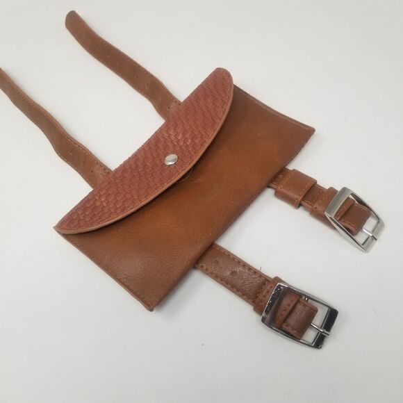 Leather belt pack with name "Lisa" on it. By Starkenburg Company. - Picture 6 of 15